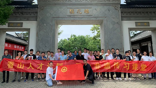 57d7cef1a3354574b6c418bef5e00eff